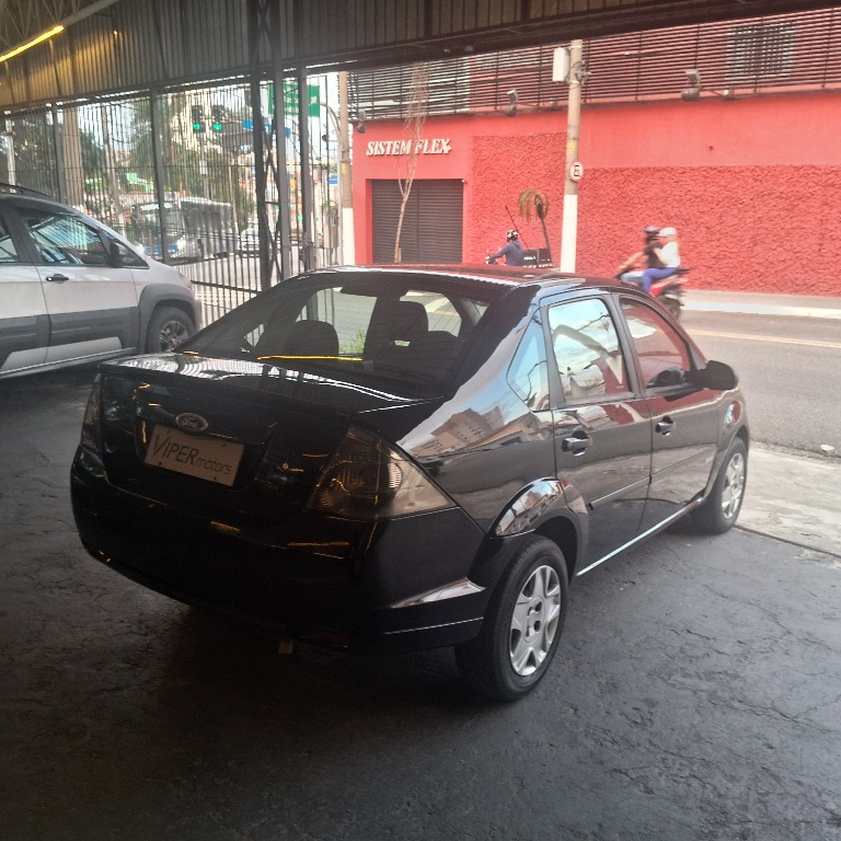 Ford Fiesta Sedan Preto