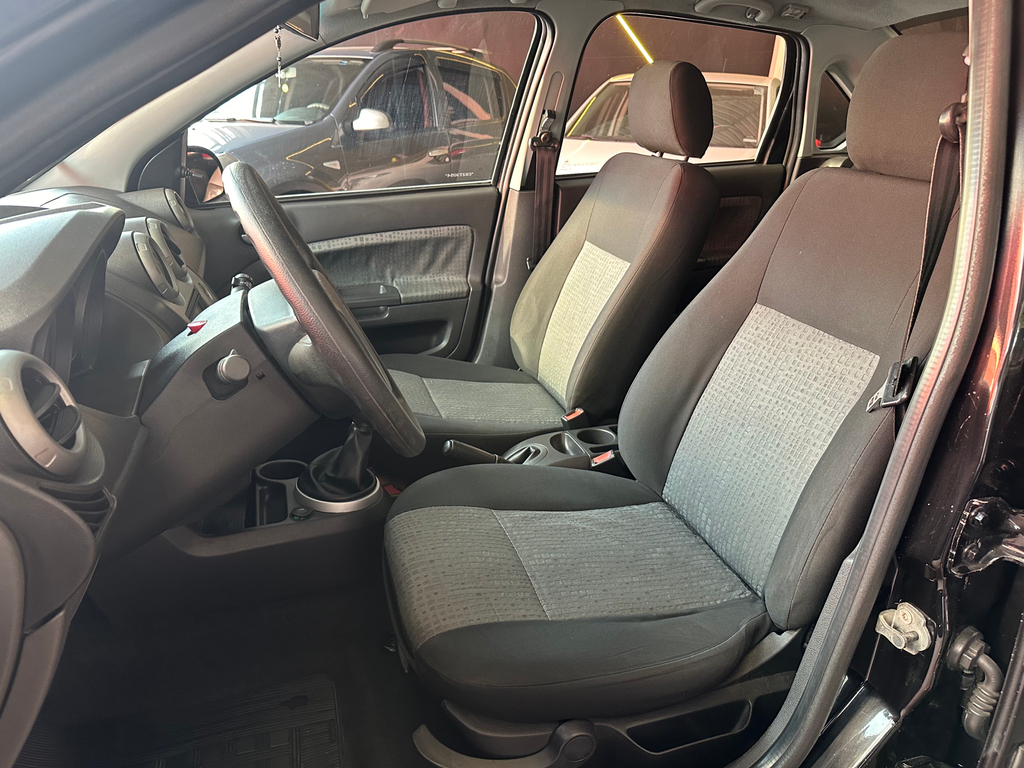 Ford Fiesta Sedan Preto