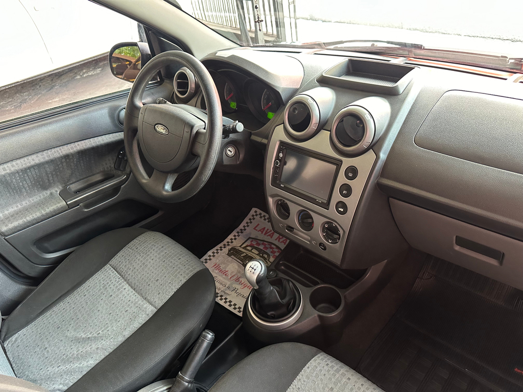 Ford Fiesta Sedan Preto