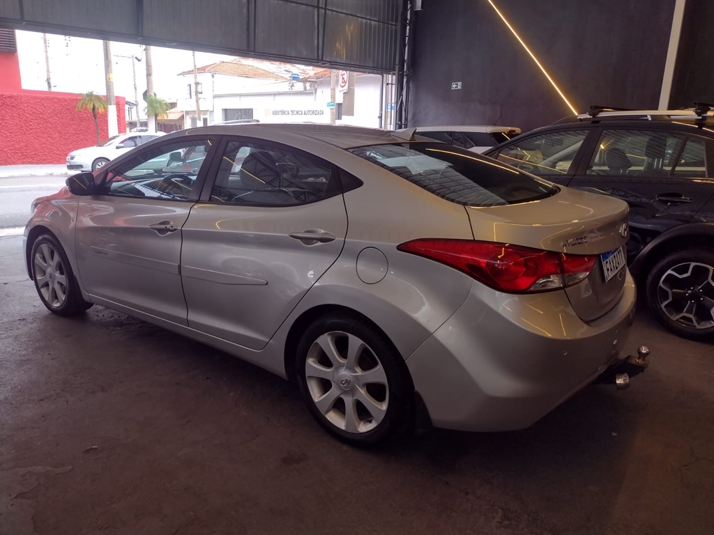 Hyundai Elantra Prata