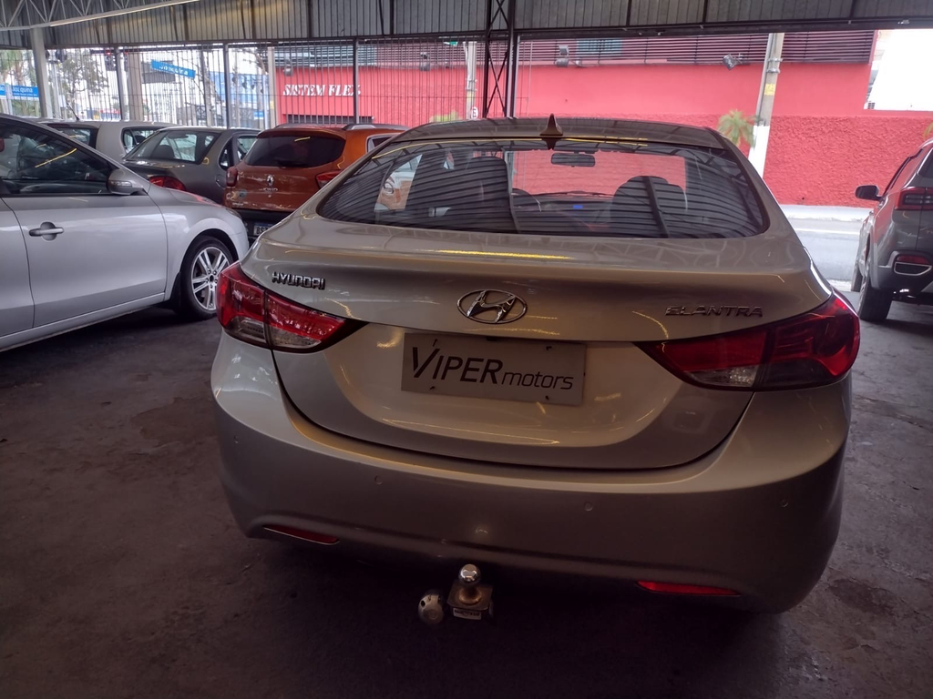 Hyundai Elantra Prata