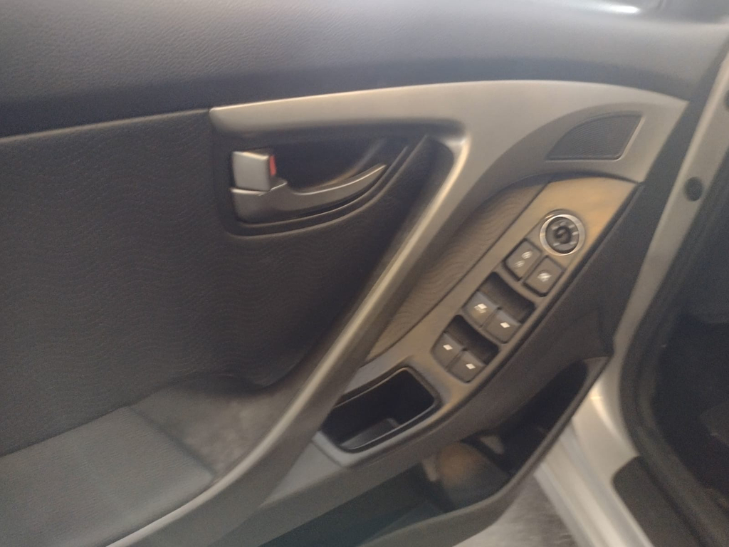 Hyundai Elantra Prata