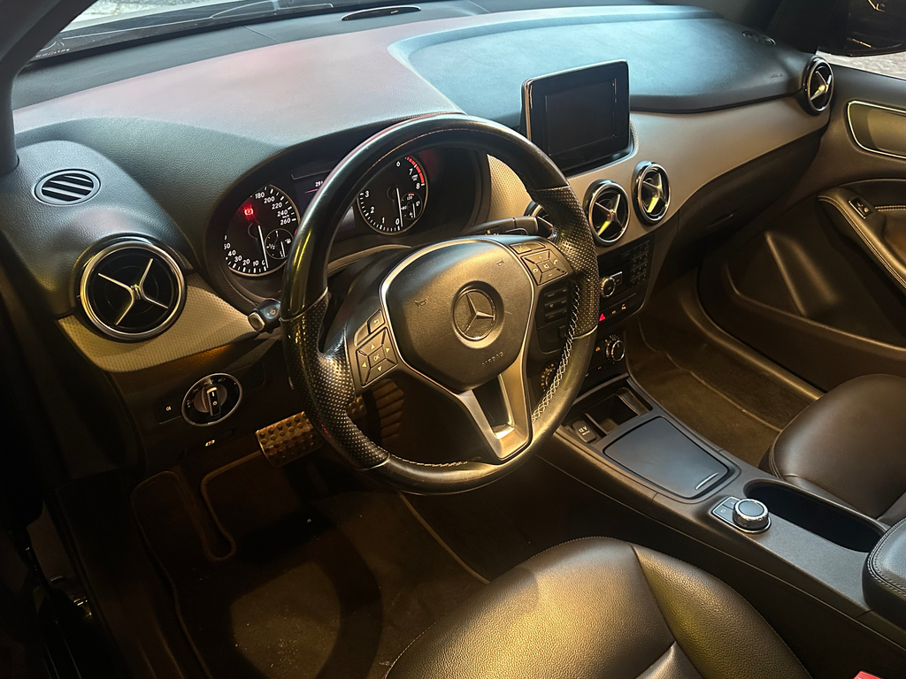 Mercedes Benz B 200 Preto