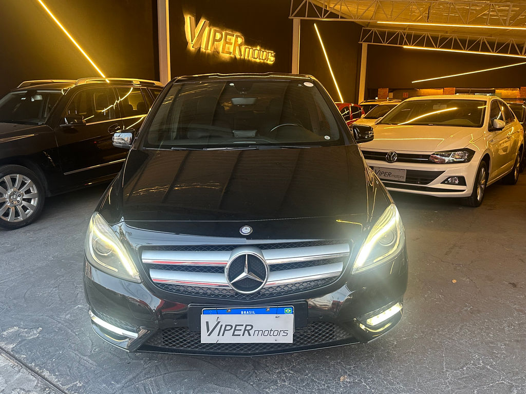 Mercedes Benz B 200 Preto