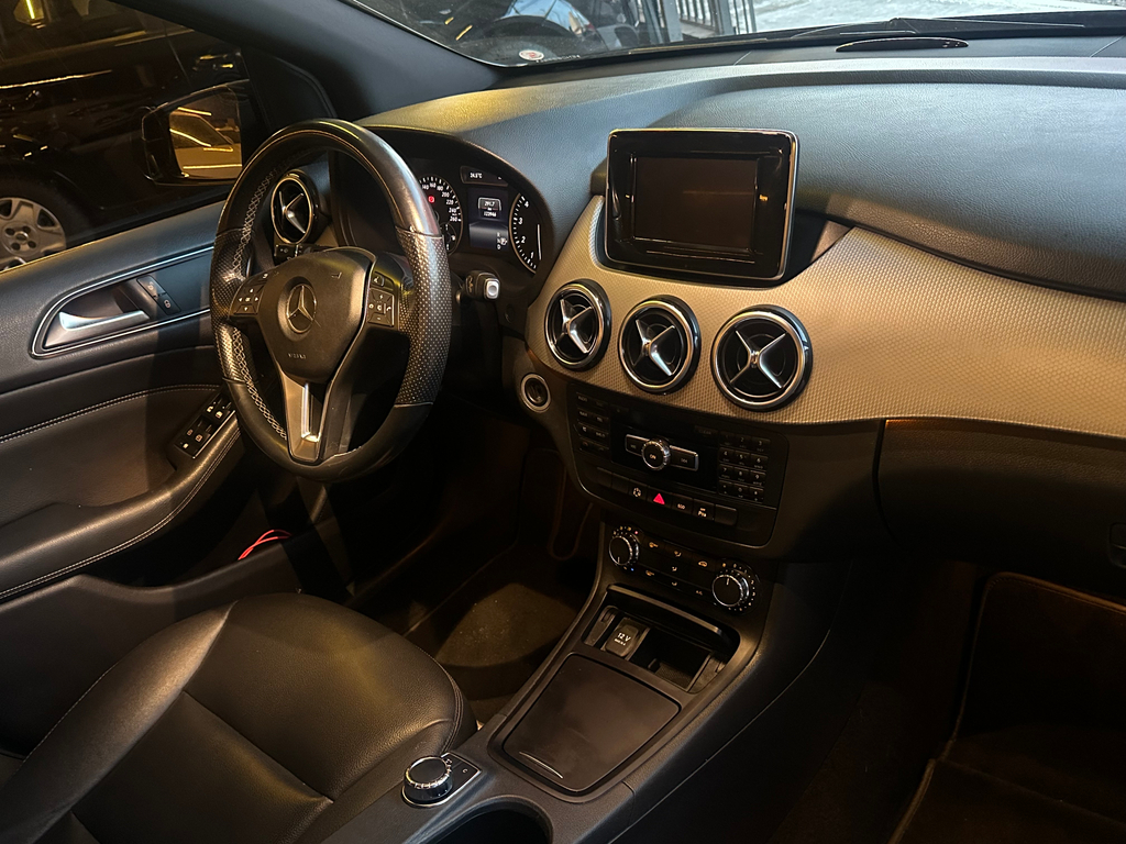 Mercedes Benz B 200 Preto