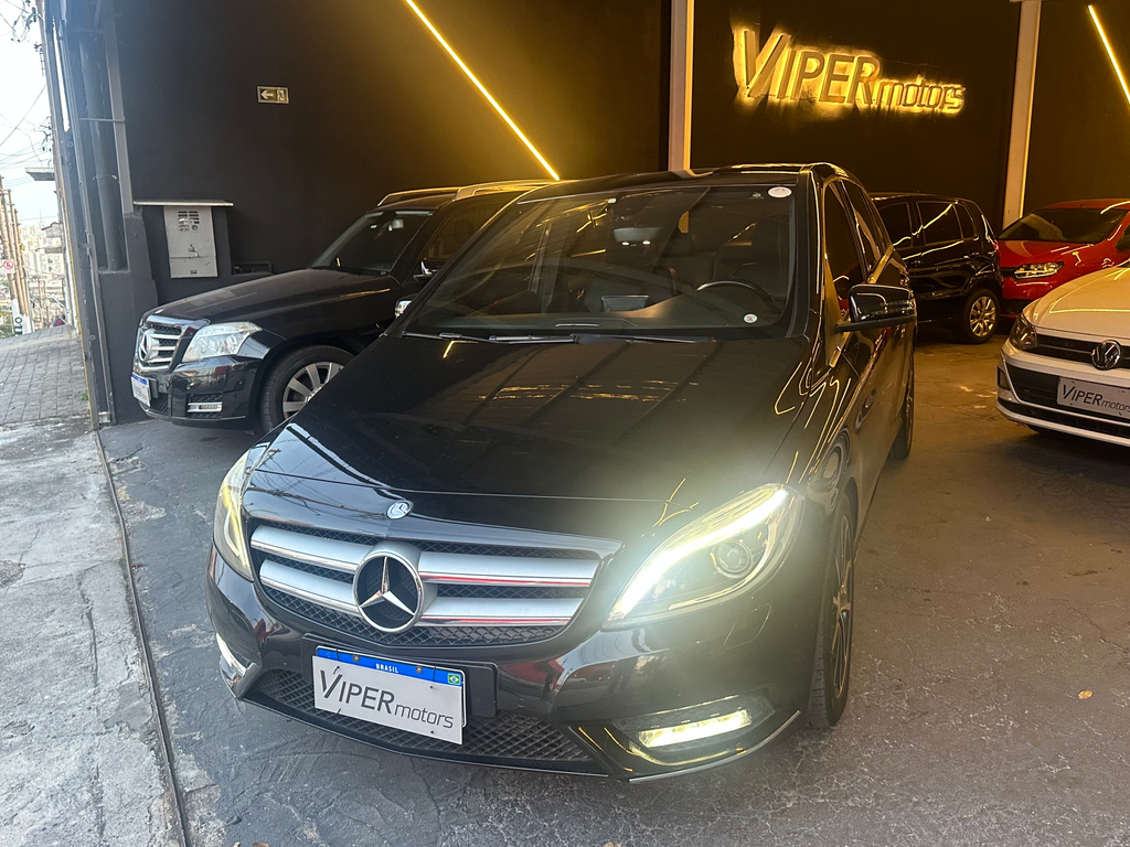 Mercedes Benz B 200 Preto