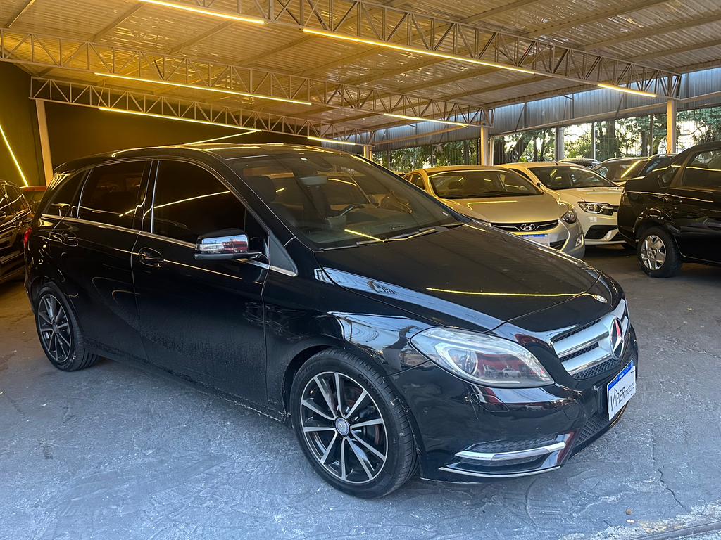 Mercedes Benz B 200 Preto