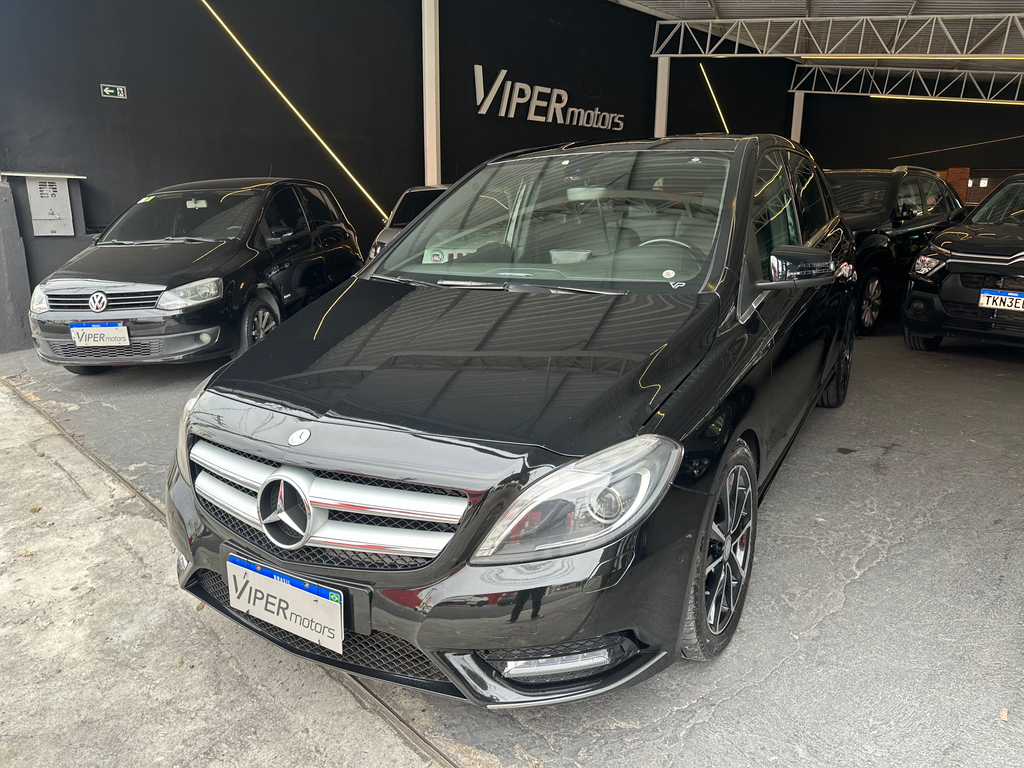 Mercedes Benz B 200 Preto