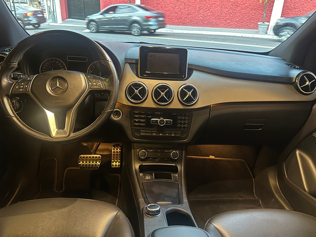 Mercedes Benz B 200 Preto