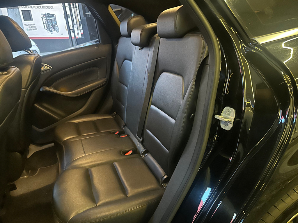 Mercedes Benz B 200 Preto