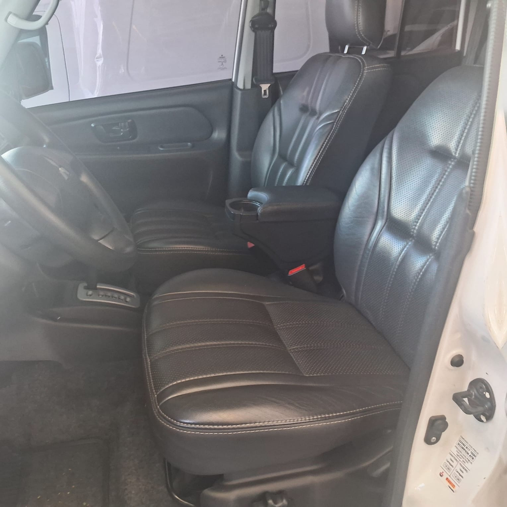 Mitsubishi Pajero TR4 Branco