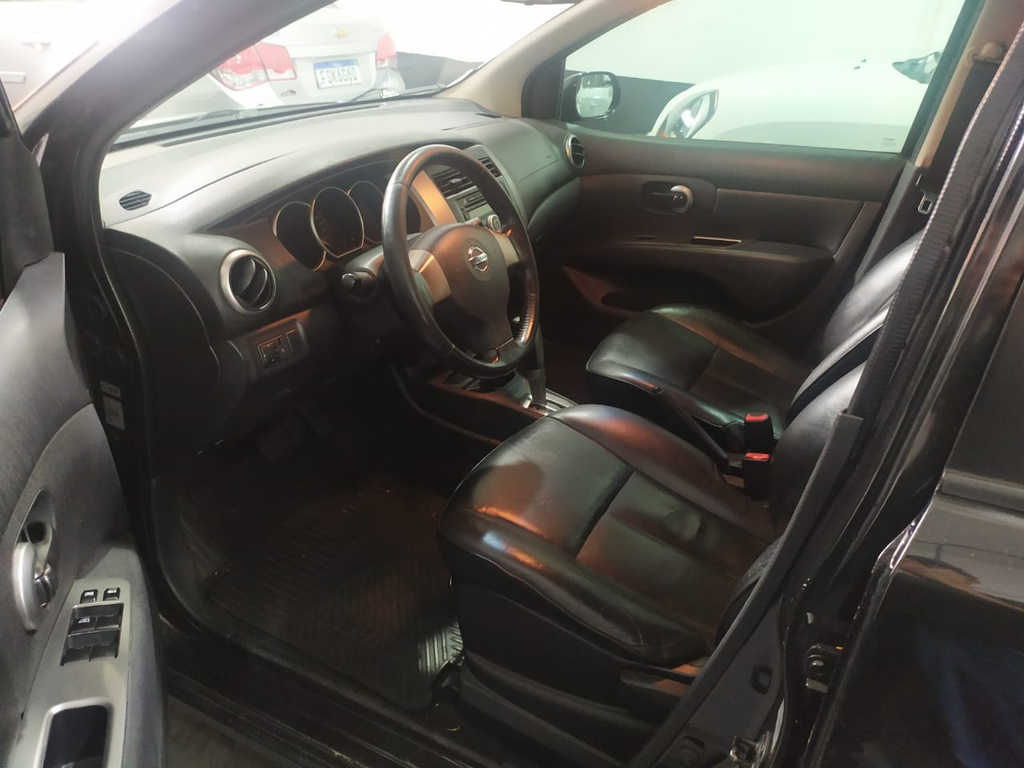 Nissan Livina Preto