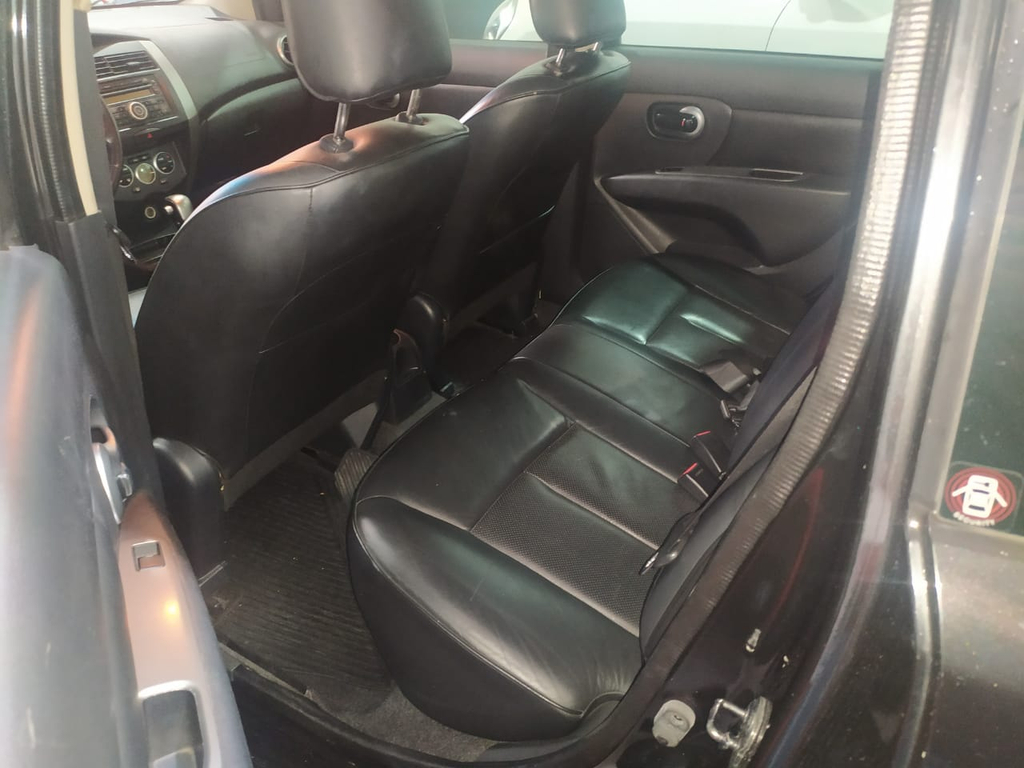 Nissan Livina Preto