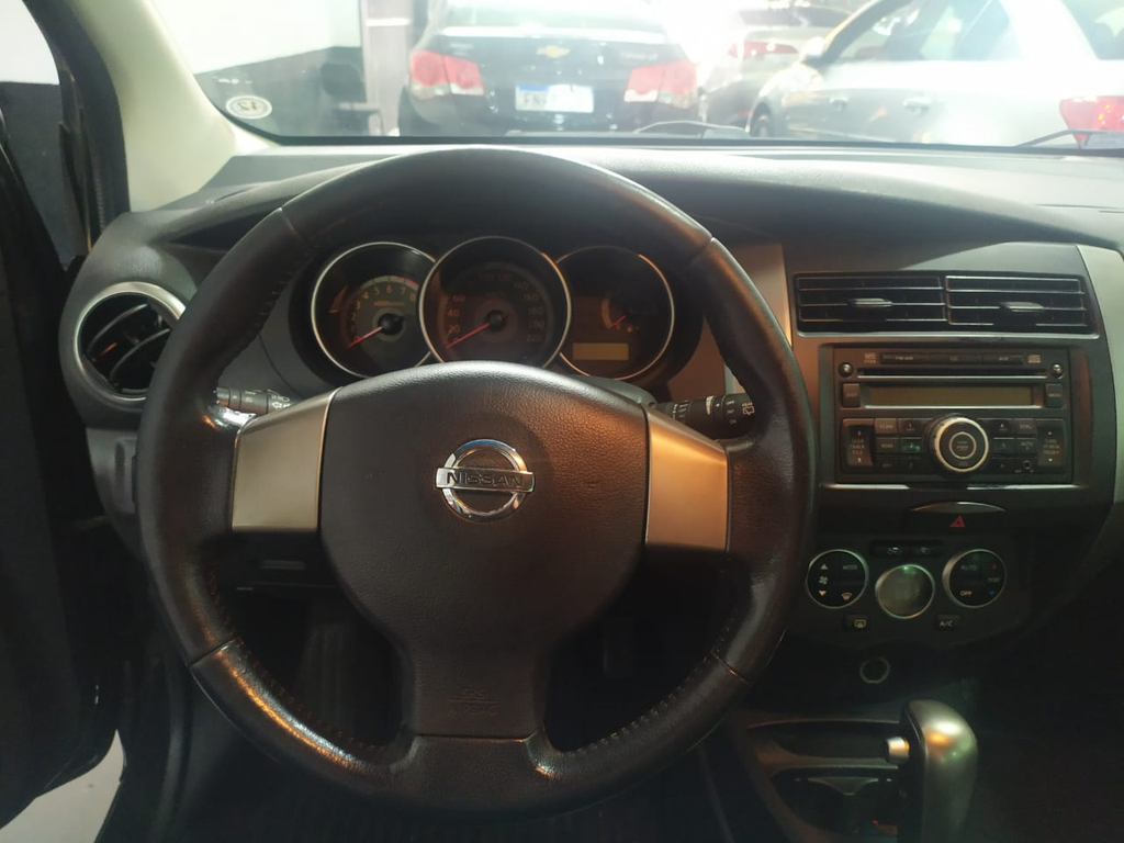 Nissan Livina Preto