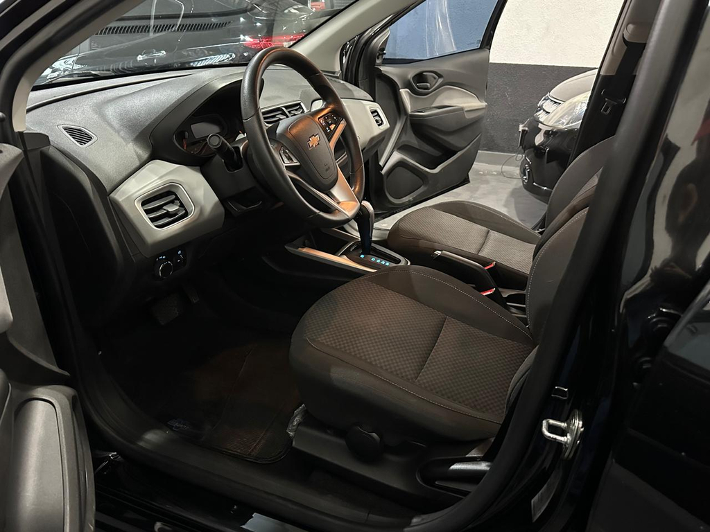 Chevrolet Onix Preto