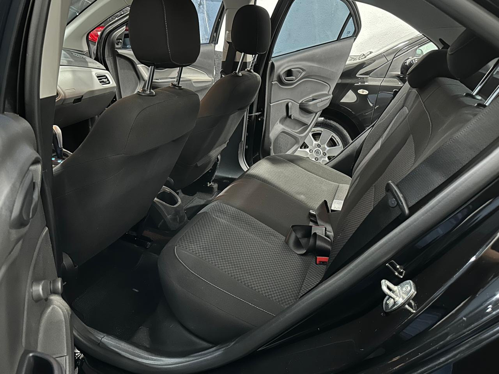 Chevrolet Onix Preto