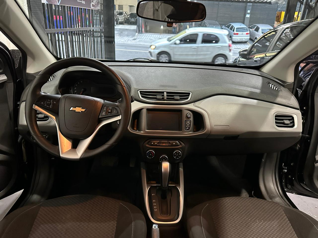 Chevrolet Onix Preto