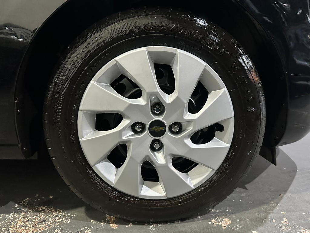 Chevrolet Onix Preto