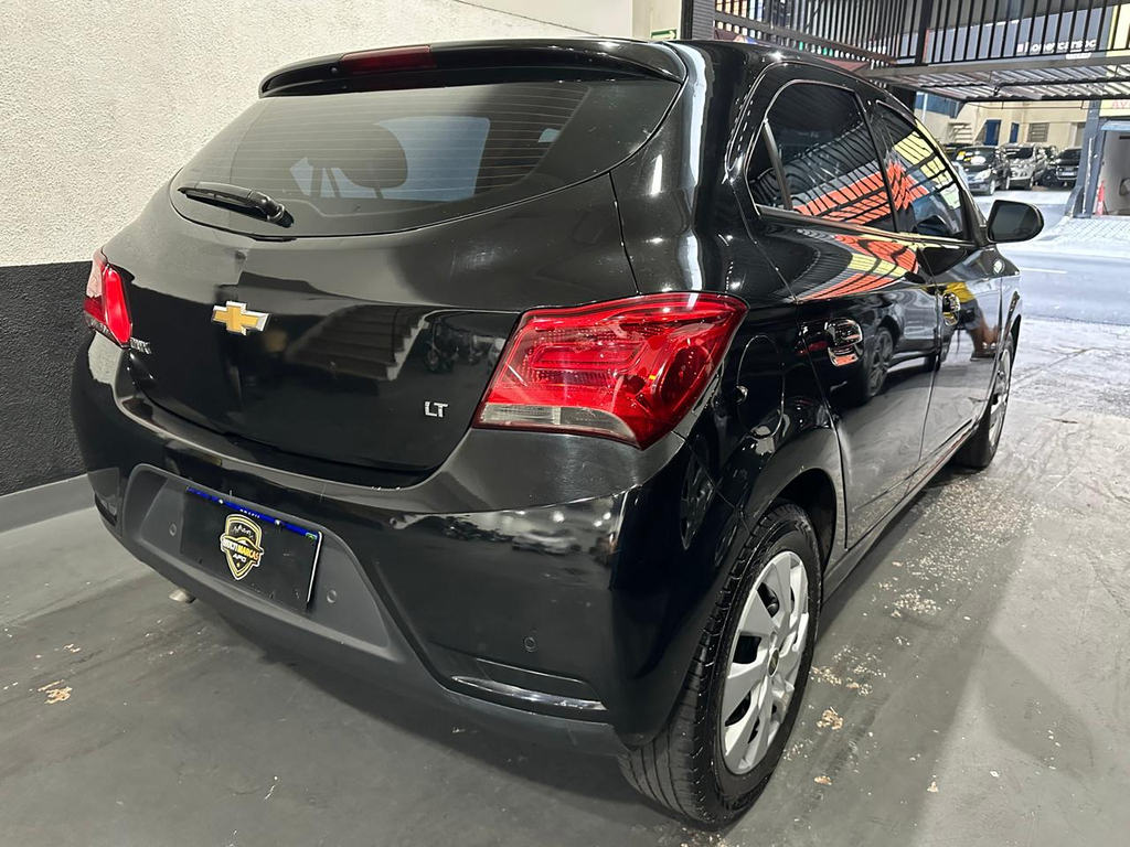 Chevrolet Onix Preto