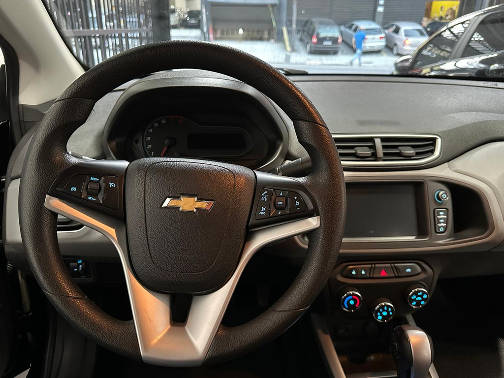 Chevrolet Onix Preto