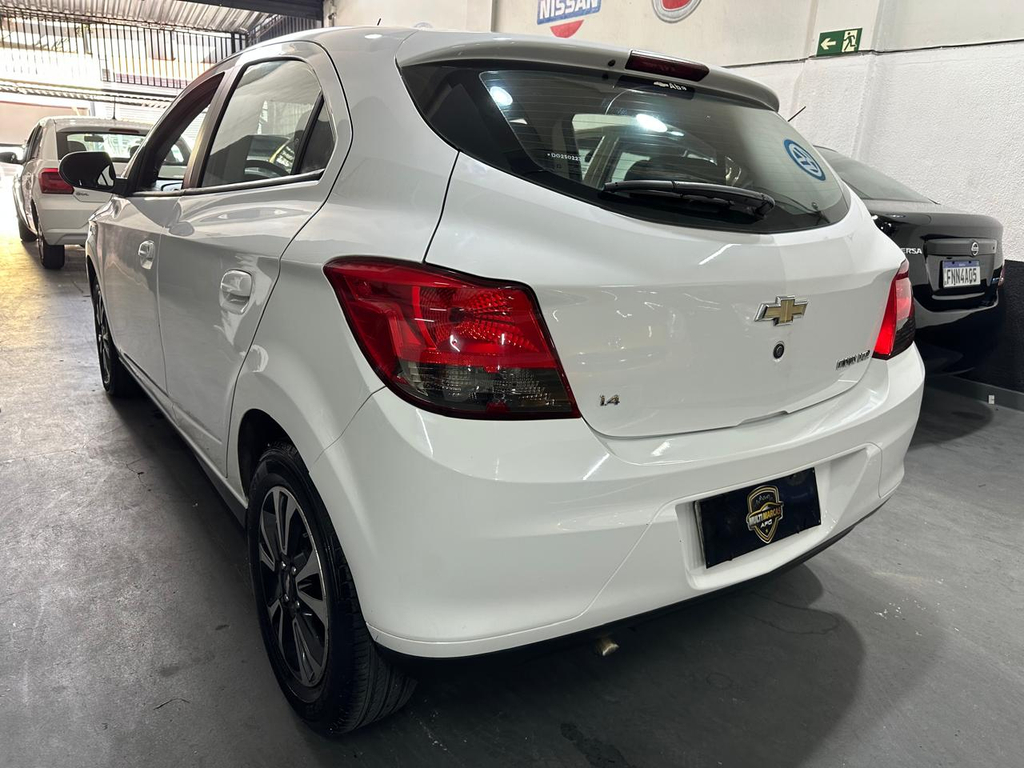 Chevrolet Onix Branco