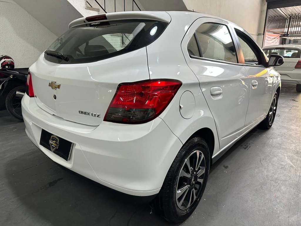 Chevrolet Onix Branco