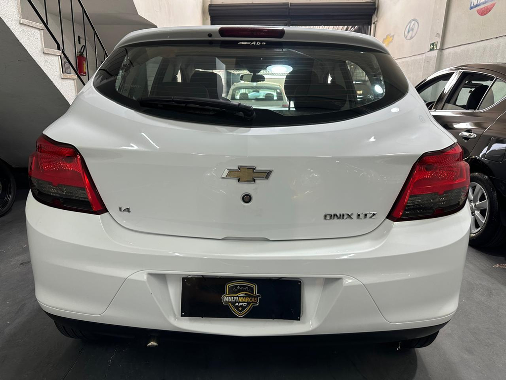 Chevrolet Onix Branco