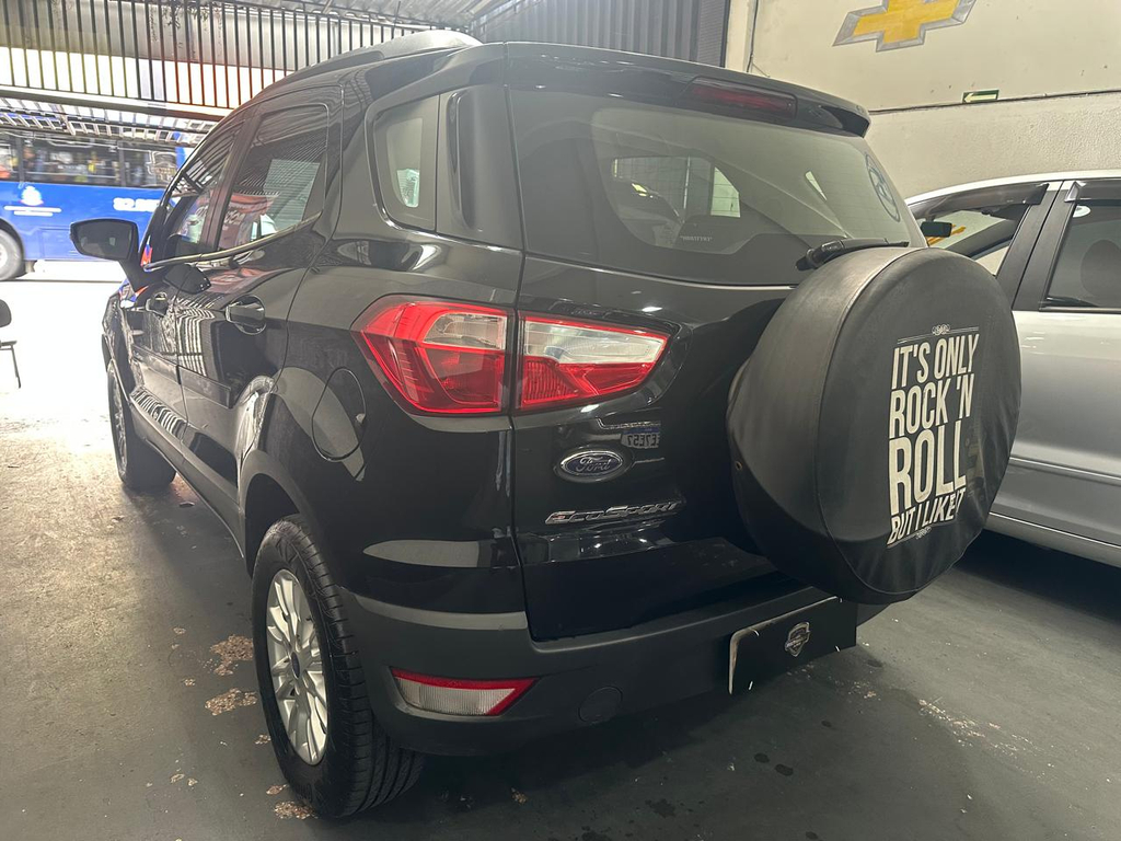 Ford EcoSport Preto
