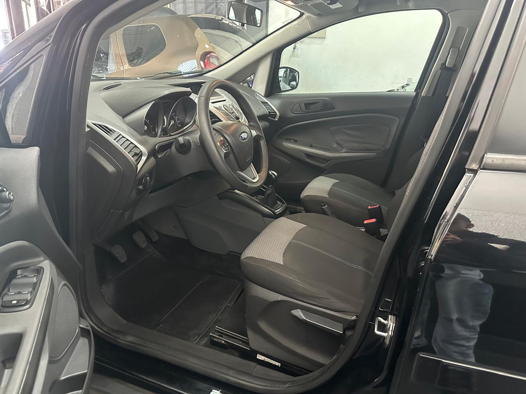 Ford EcoSport Preto