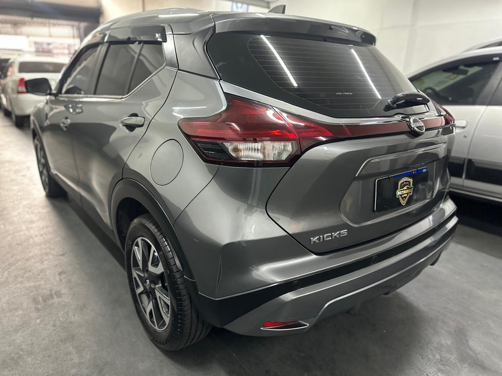 Nissan Kicks Cinza