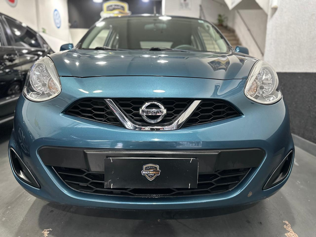 Nissan March Azul