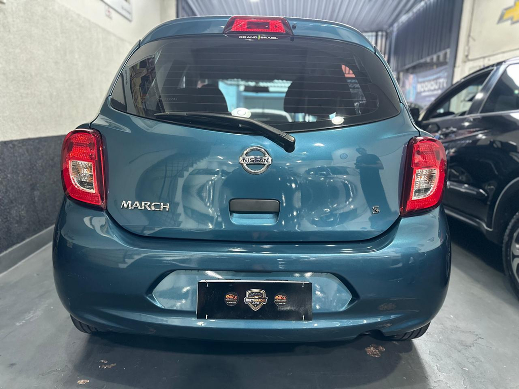 Nissan March Azul