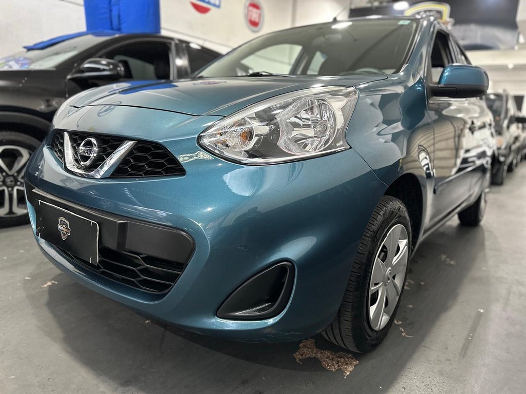 Nissan March Azul