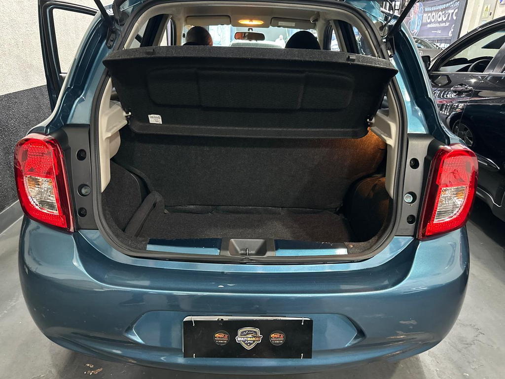 Nissan March Azul