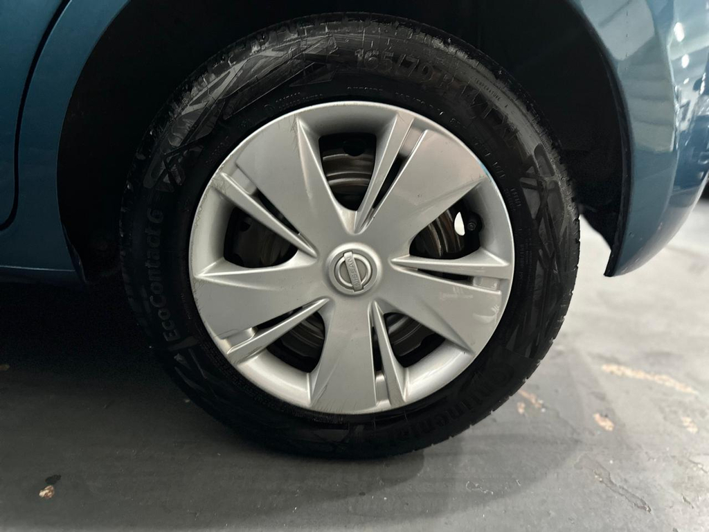 Nissan March Azul