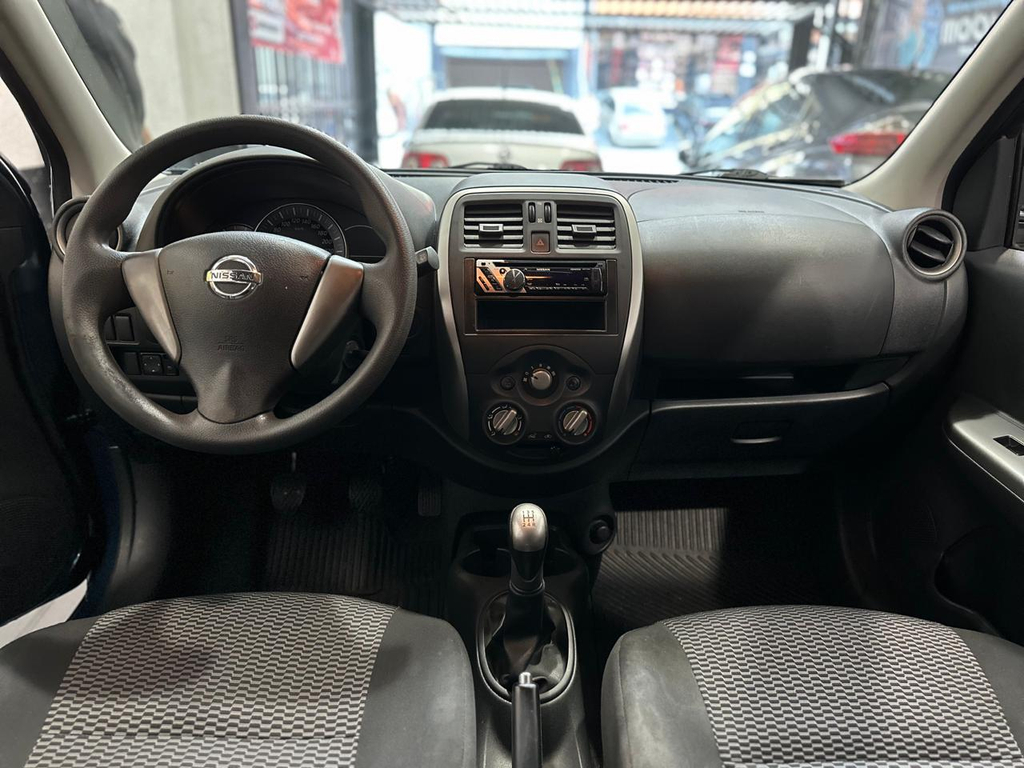 Nissan March Azul