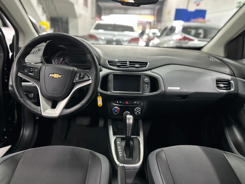 Chevrolet Onix Preto