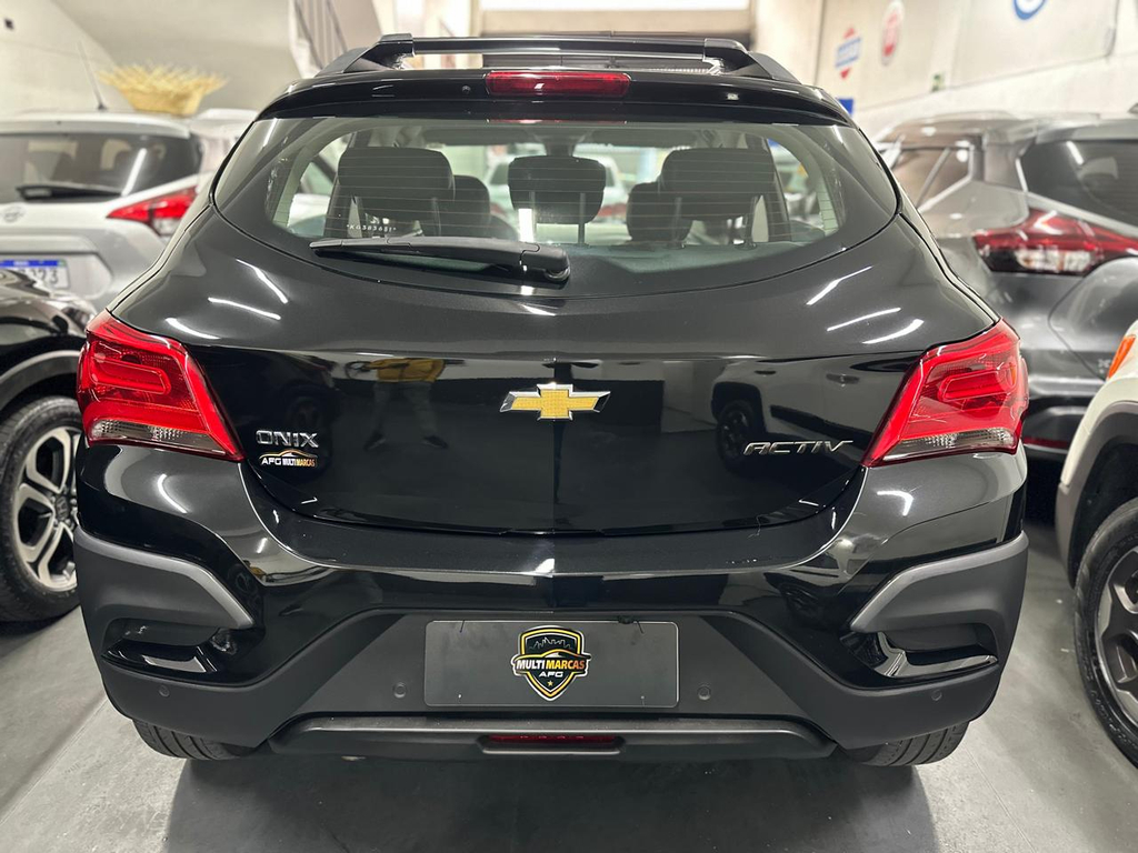 Chevrolet Onix Preto