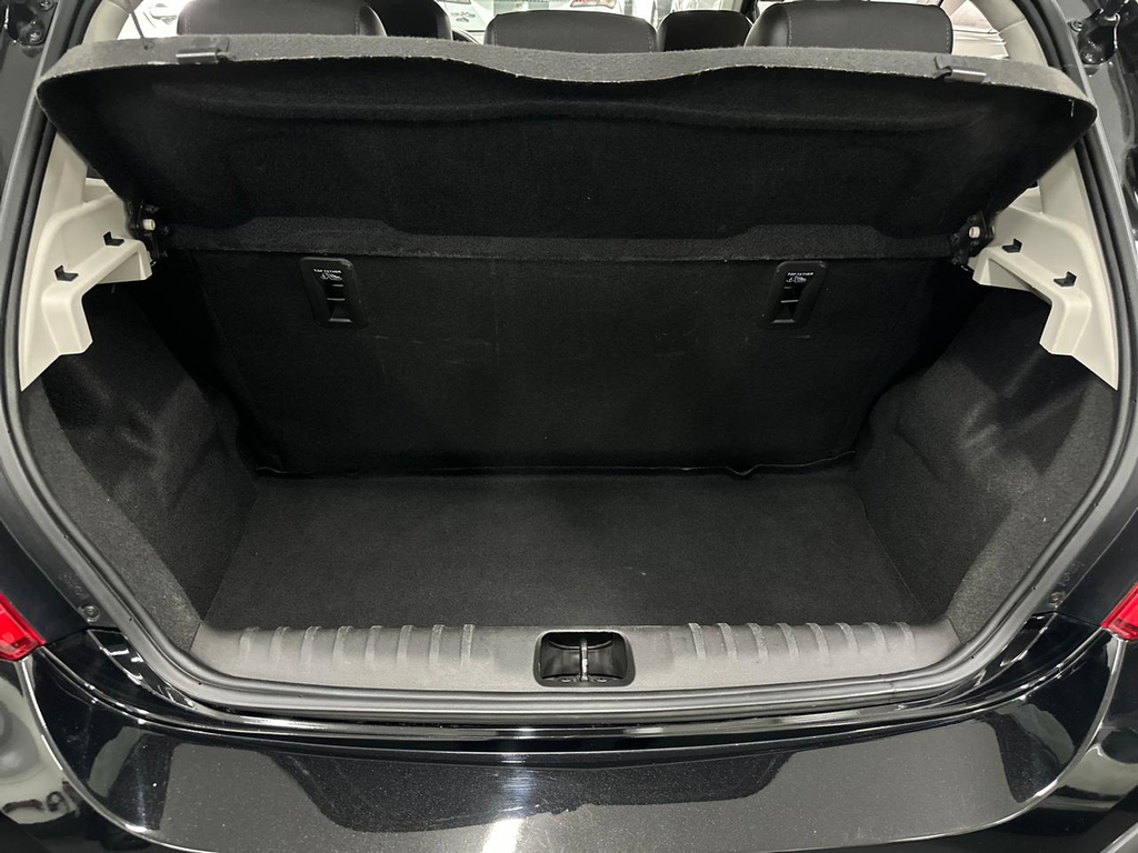 Chevrolet Onix Preto