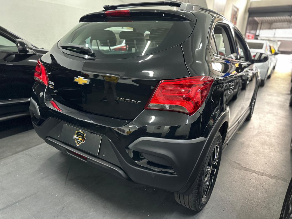 Chevrolet Onix Preto