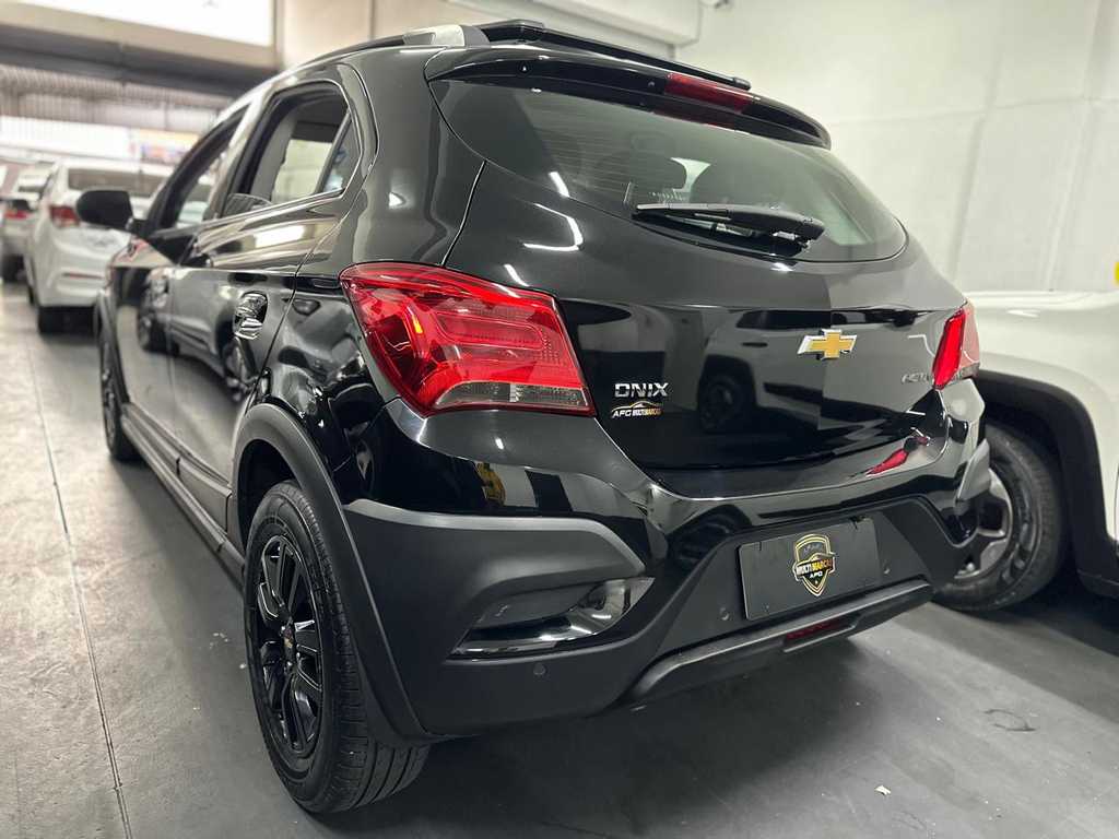 Chevrolet Onix Preto