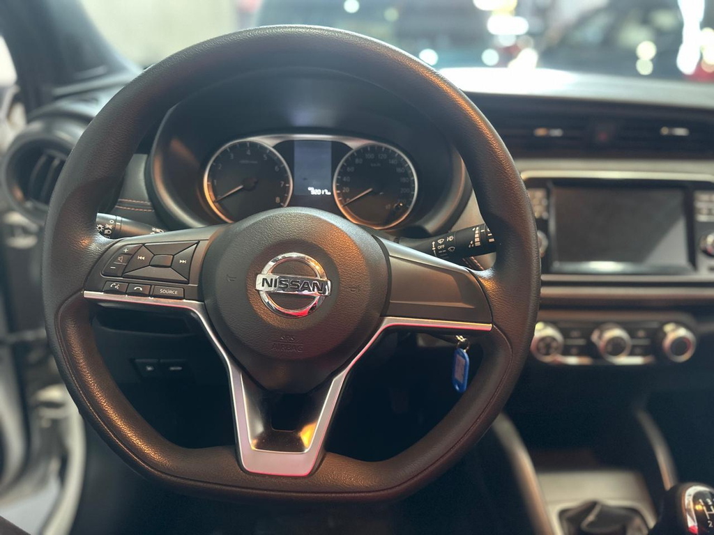 Nissan Kicks Branco
