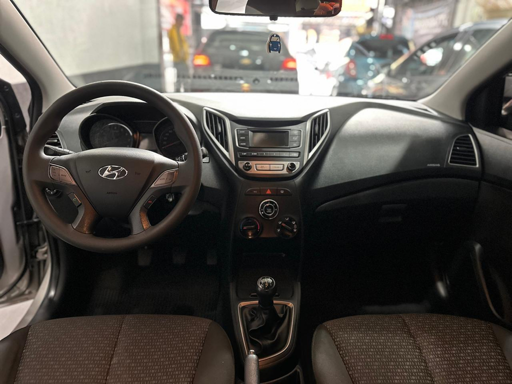 Hyundai HB20 Prata