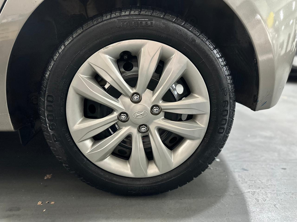 Hyundai HB20 Prata