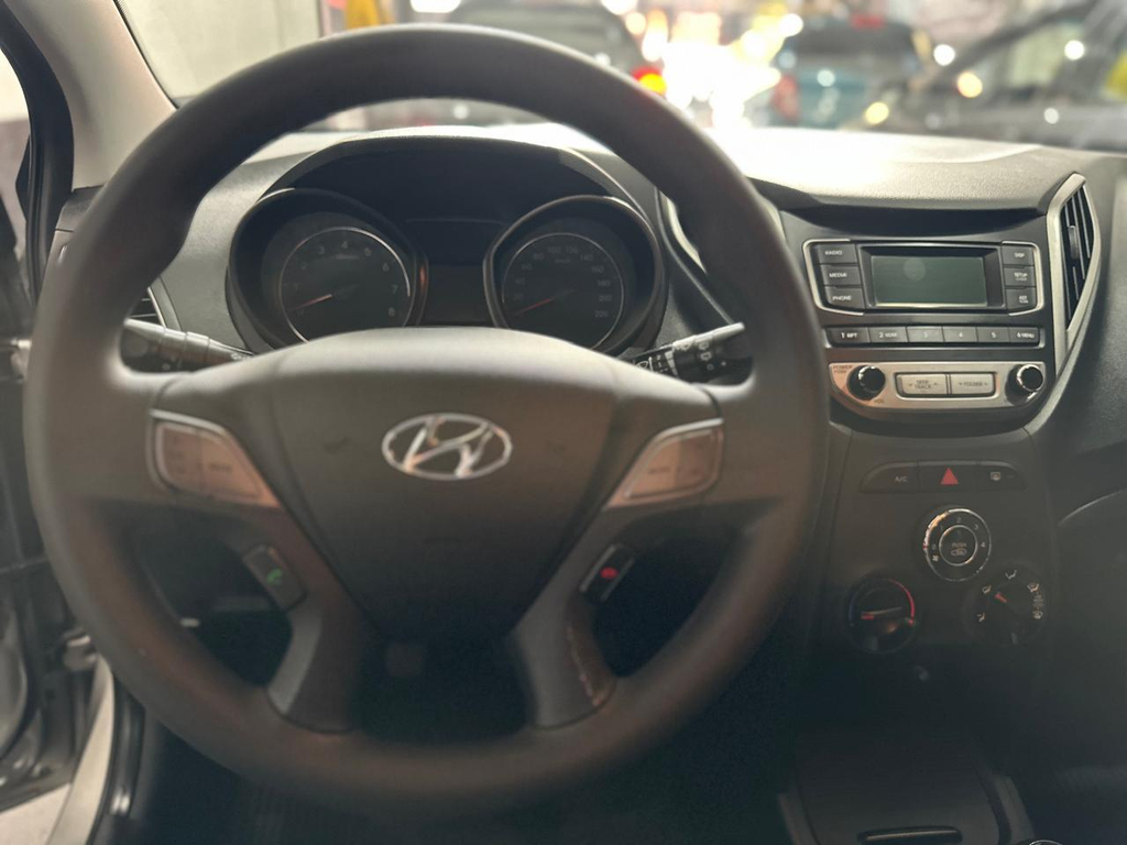 Hyundai HB20 Prata