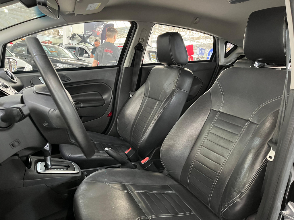 Ford Fiesta Hatch Preto