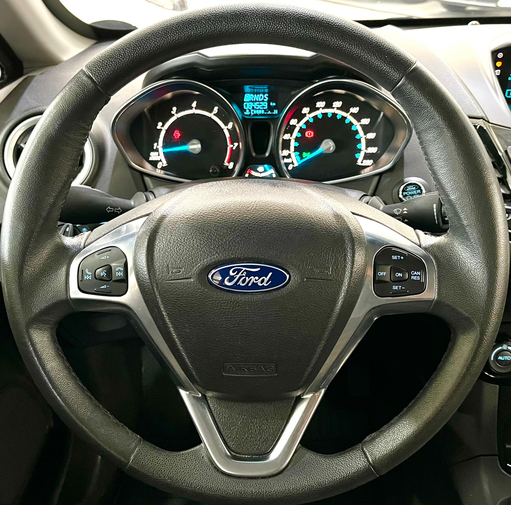 Ford Fiesta Hatch Preto
