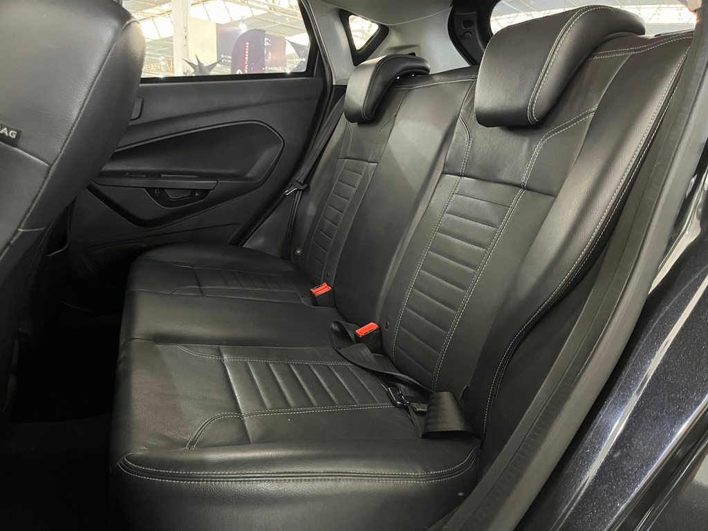 Ford Fiesta Hatch Preto