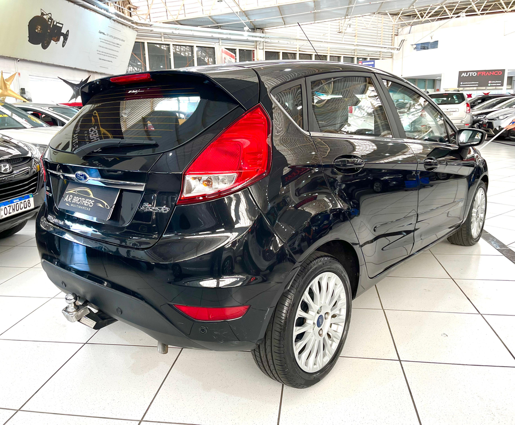 Ford Fiesta Hatch Preto