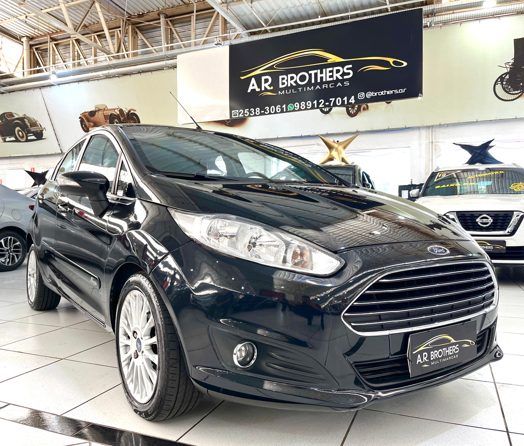 Ford Fiesta Hatch Preto